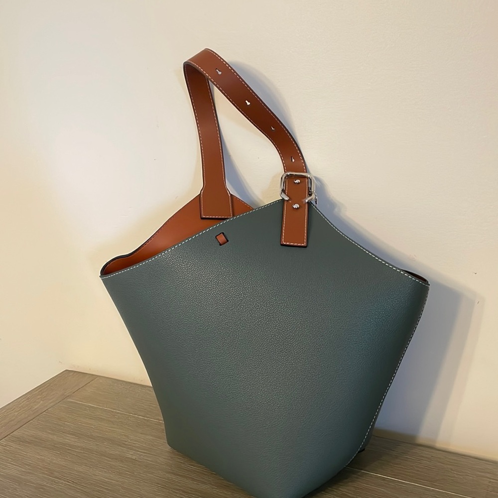 Versatile tote/shoulder bag